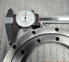 交叉滚子转盘轴承及其附属件在工业中的应用与优势